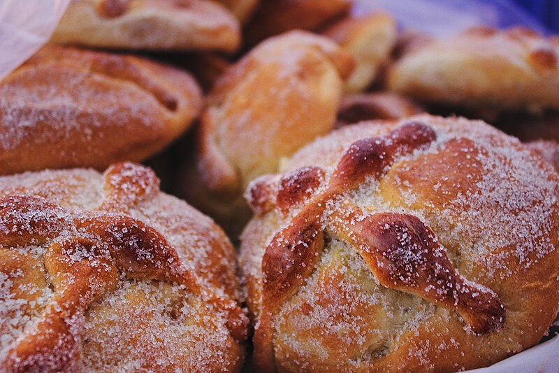 "pan de muerto"